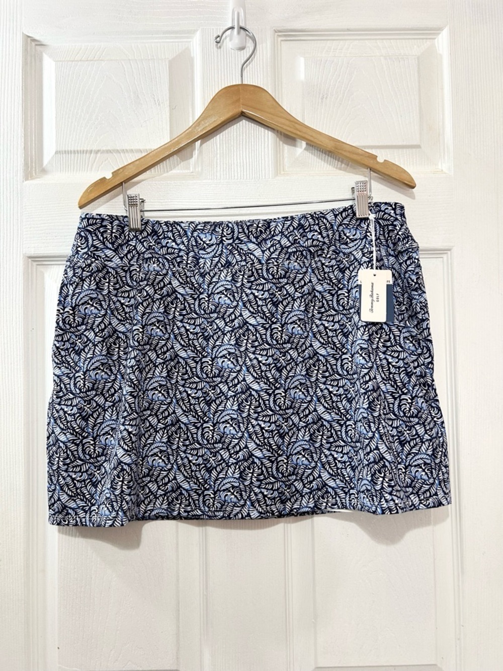 Tommy Bahama Women's Navy and Light Blue Printed Golf Tennis Skort. Size XL. NWT